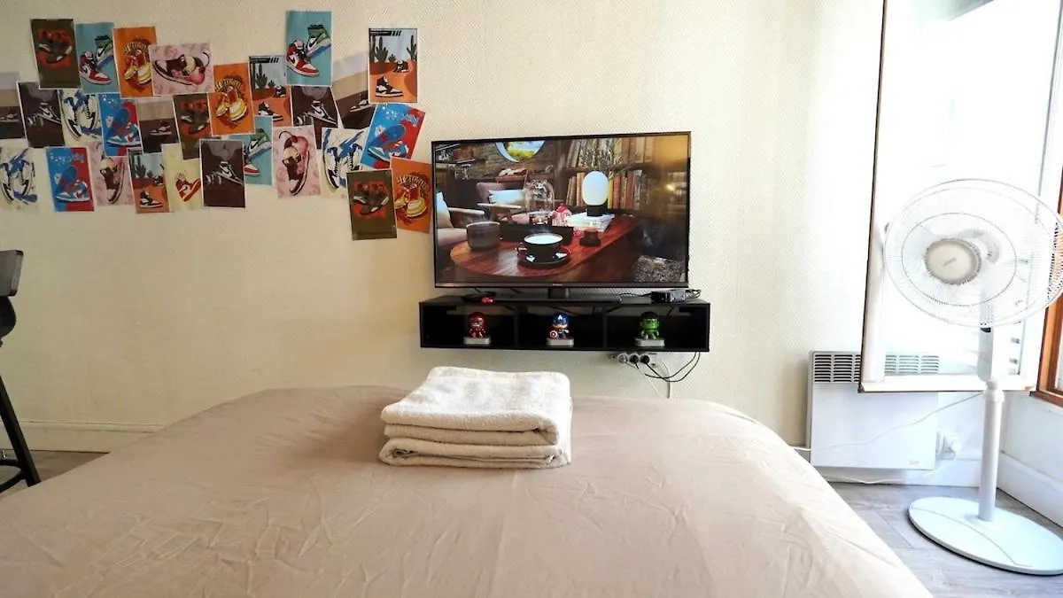 04 Grand Studio Near Republique Париж 0*,  Франция