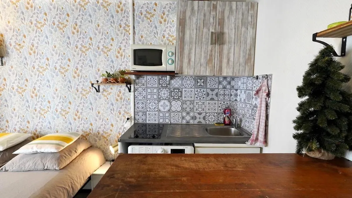 04 Grand Studio Near Republique location